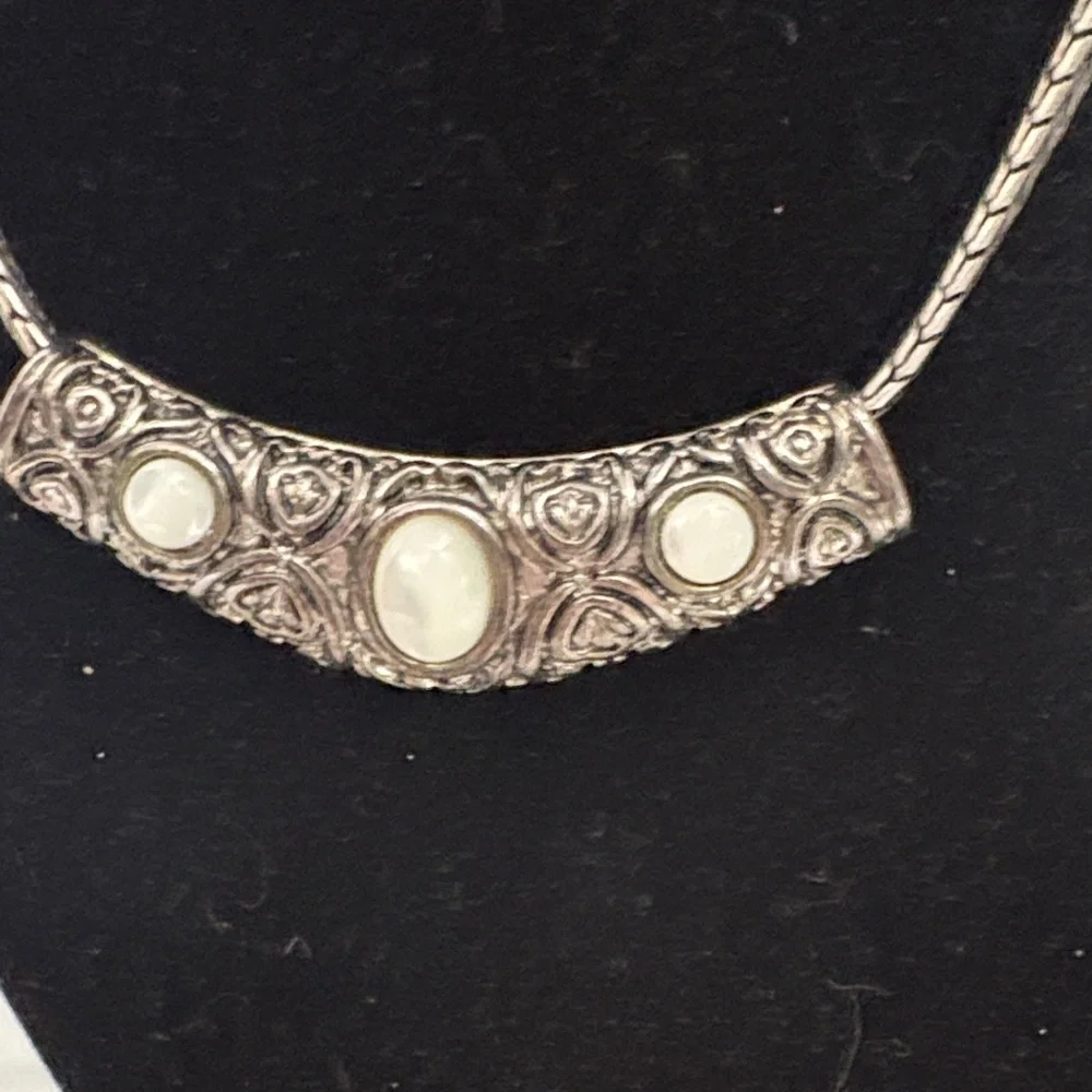 Premier Designs Retired Silver Necklace Set with Cream Accents - Picture 3 of 10